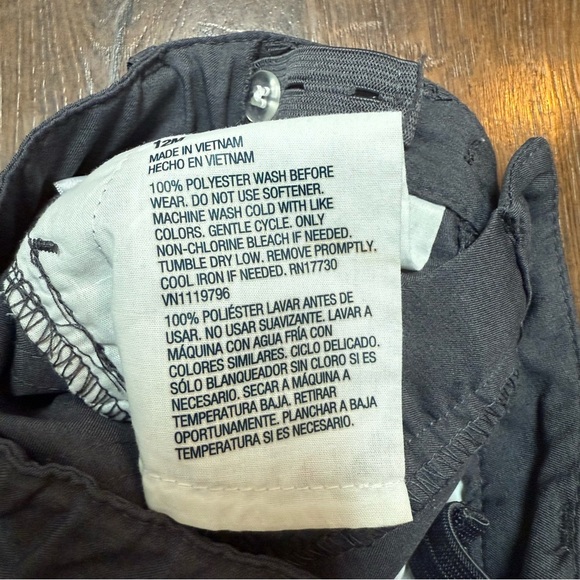 Cat & Jack Charcoal Grey Shorts 12 months perfect condition - Picture 5 of 5